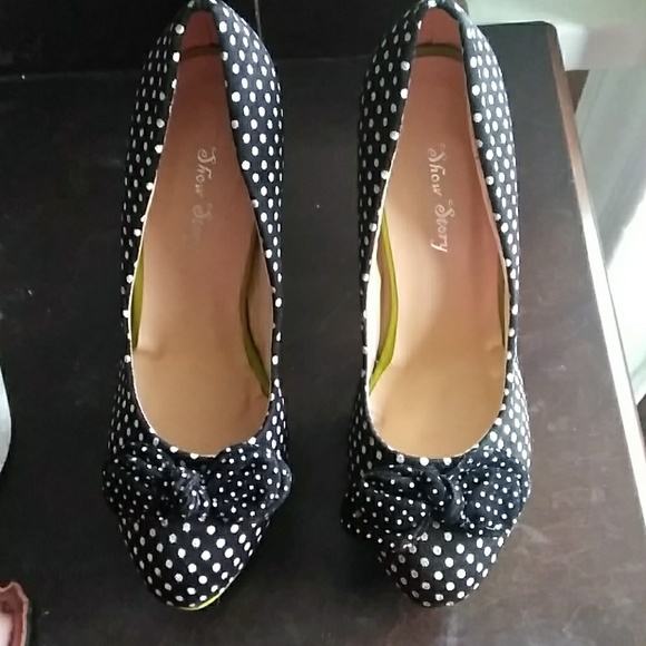 Shoes - Picture 1 of 2